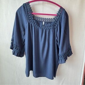 Passports Sz M Blue Boho Peasant style Rayon top w3/4 sleeves, wide lace trim